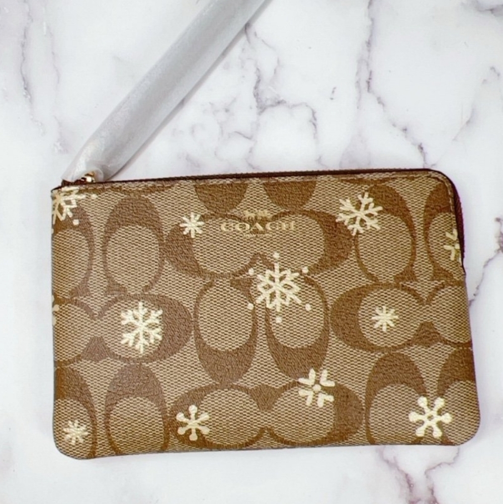 New Coach Signature Snowflake Corner-Zip Wristlet, Style # CF286, Christmas
